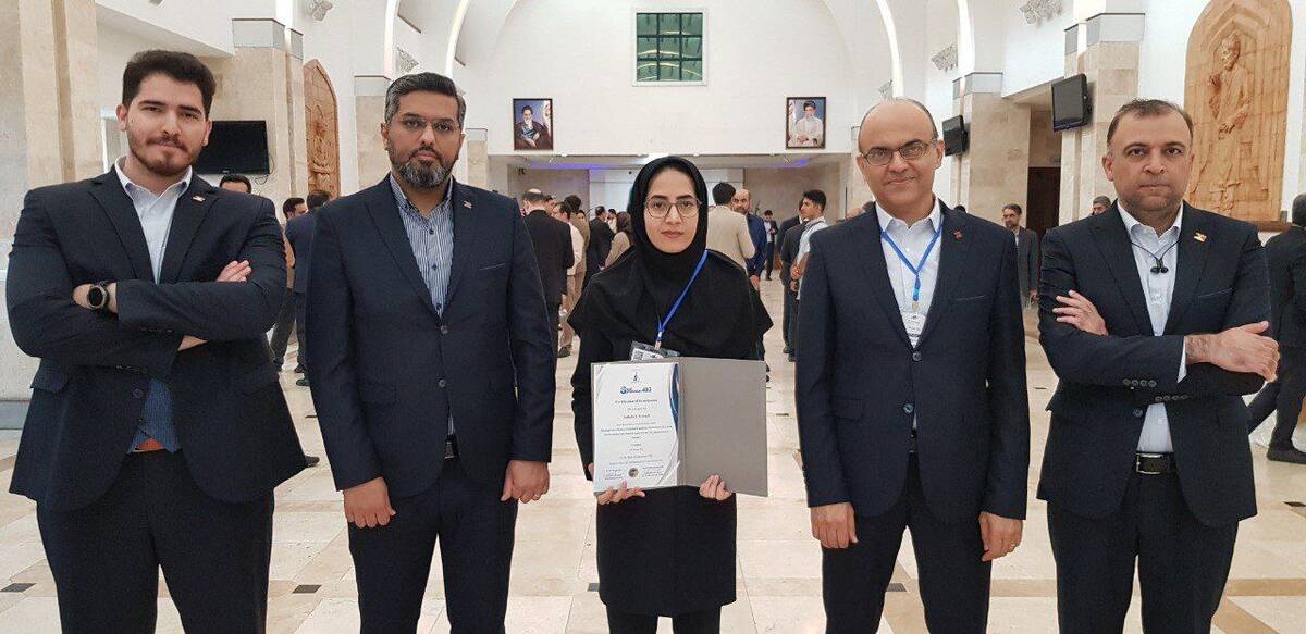  بانوی فولاد خوزستان گواهی‌نامه ارائه مقاله در سمپوزیوم کیش ۱۴۰۳ را دریافت کرد