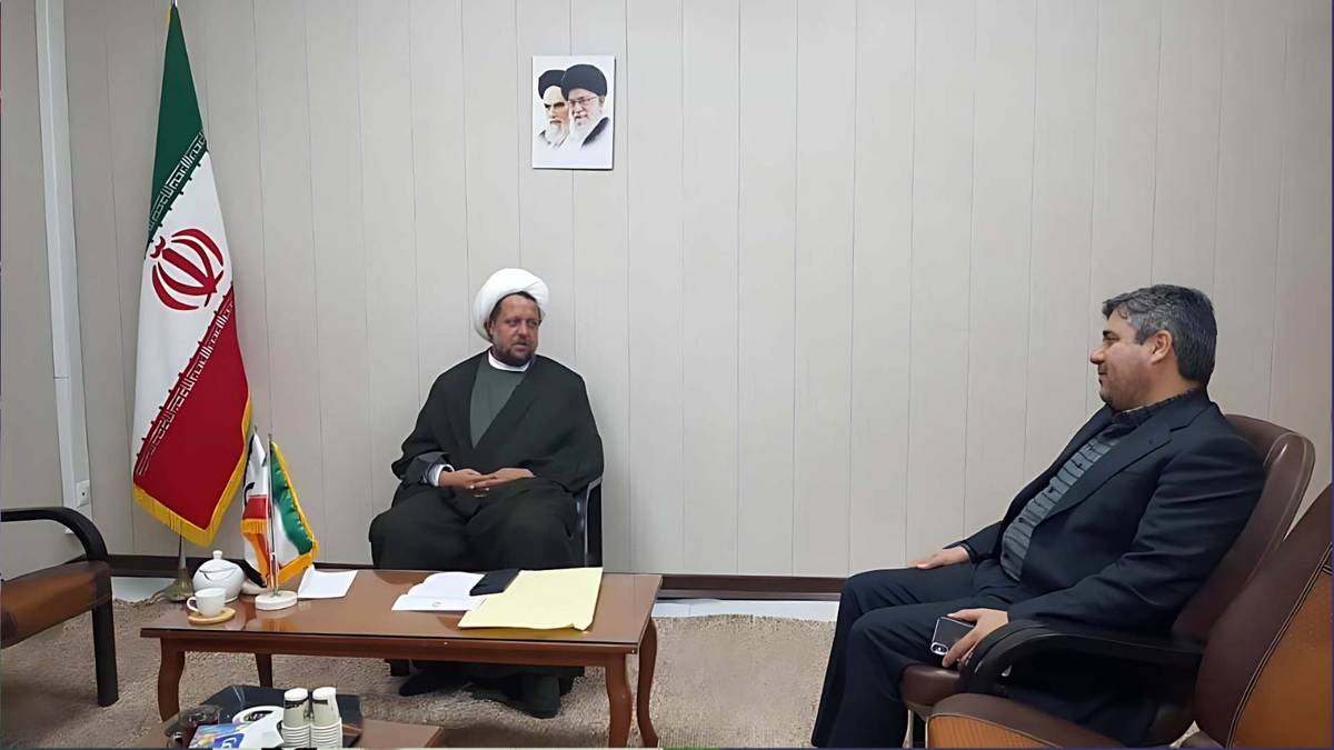 تقدیر امام جمعه عسلویه از مدیرعامل پتروشیمی پردیس/ امام جمعه عسلویه: مهندس قنبریان از مدیران برجسته و توانمند صنعت است