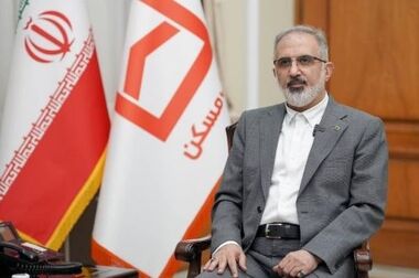 مدیون والدین شهدایی هستیم که فرزندان خود را در راه انقلاب نثار کردند