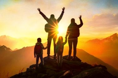 درخشش بیمه تجارت‌نو در همایش مدیریت ریسک و بیمه؛ کسب مقام نخست در بخش مقالات علمی