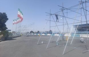 آماده‌سازی گسترده جایگاه رژه نیروهای مسلح به مناسبت گرامیداشت روز ارتش در منطقه ۱۹