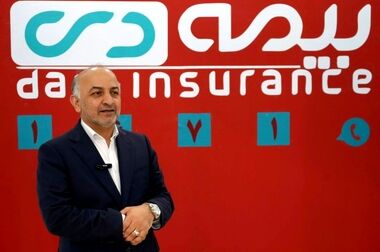 امضای تفاهمنامه همکاری میان بیمه دی و خانه صنعت، معدن و تجارت ایران در نمایشگاه بورس، بانک و بیمه