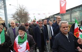 حضور پرشور خانواده بزرگ بیمه ایران در راهپیمایی ۲۲ بهمن