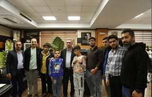 نشست صمیمی دانش آموزان روشندل با شهردار منطقه ۵