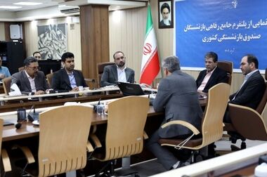 بازدید وزیر امور اقتصادی و دارایی از غرفه رایتل در نمایشگاه الکامپ ۱۴۰۴