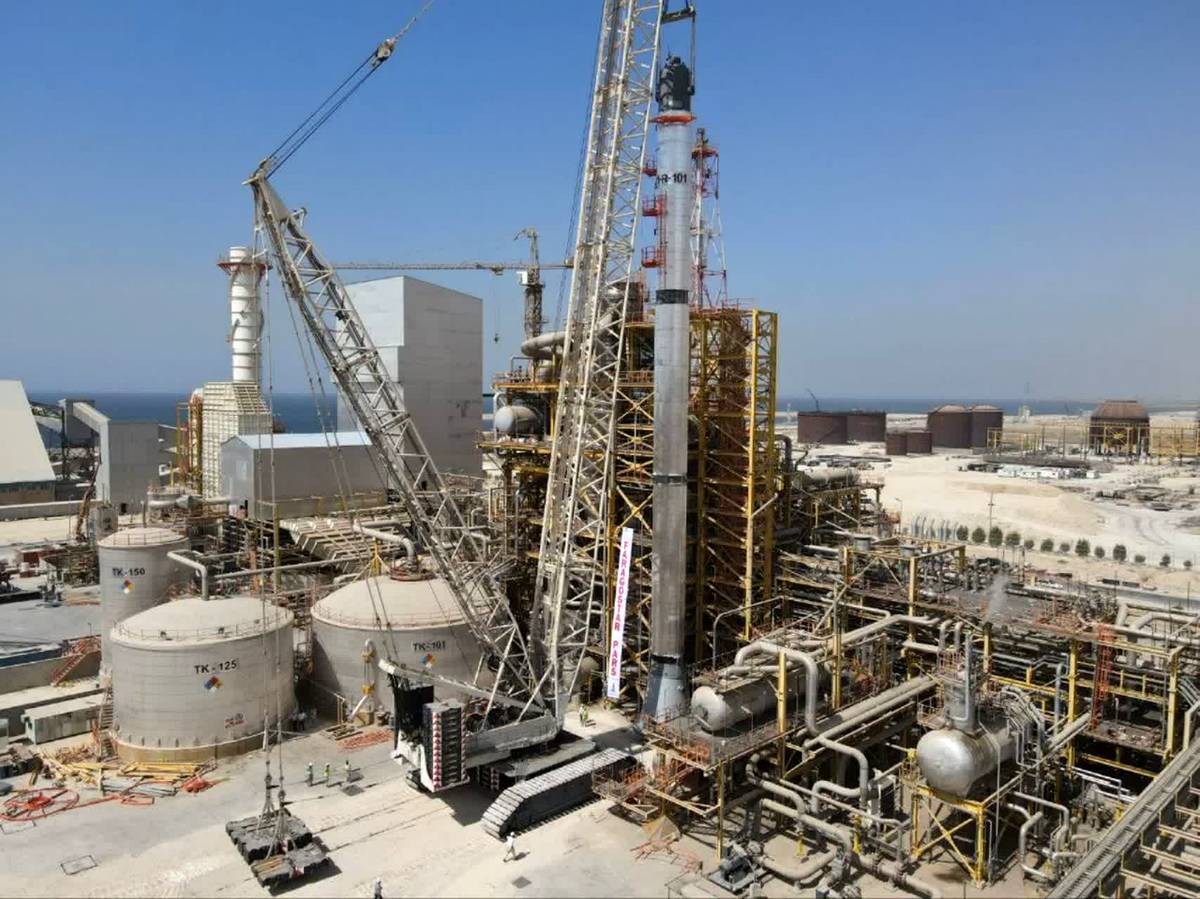 نصب موفق راکتور ۴۰۰ تنی اوره در پتروشیمی هنگام؛ نقطه عطف خودکفایی صنعتی ایران