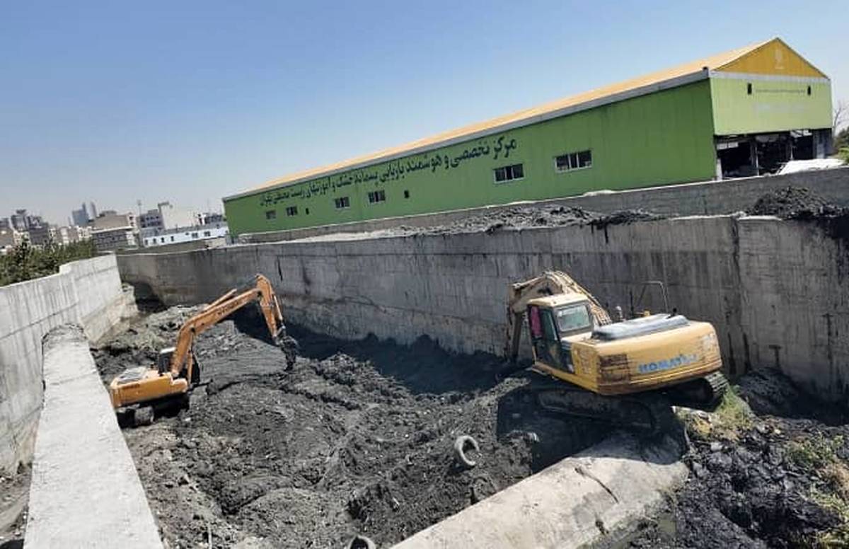 تخلیه  یکهزارمتر مکعب  رسوب از حوضچه رسوبگیر آریافر