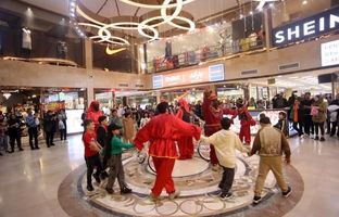 استقبال گردشگران از کارناوال نوروزی حاجی‌فیروز در منطقه آزاد انزلی