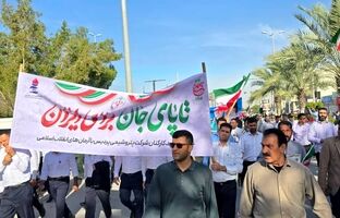 از خط تولید تا صحنه همبستگی؛ حضور پرشور کارکنان پتروشیمی پردیس در راهپیمایی ۲۲ بهمن عسلویه