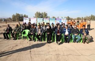 اجرای طرح پاکسازی و نظافت ۱۵ کیلومتر از جاده بافق به یزد توسط شرکت سنگ آهن