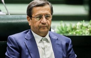 پشت سر بورس ایستاده‌ام/ کمک می‌کنم تا بازار سرمایه منبع تامین مالی شود/ تلاش وزارت اقتصاد این است که به بازار سرمایه لطمه وارد نشود