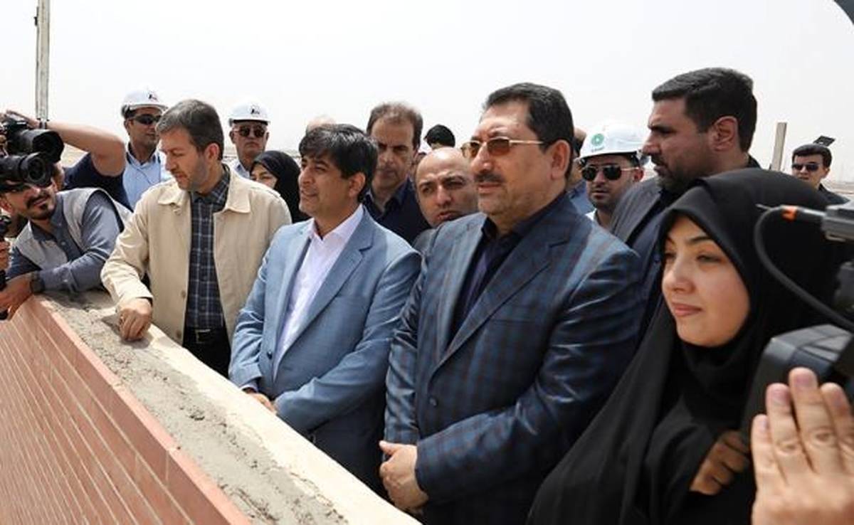 بازدید وزیر صمت و هیئت همراه از بزرگ‌ترین نیروگاه‌ خورشیدی کشور