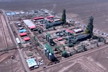 تقدیر از سالار آقاپور، بازیکن تیم فوتسال باشگاه فرهنگی و ورزشی گهرزمین، به عنوان بهترین بازیکن فوتسال آسیا