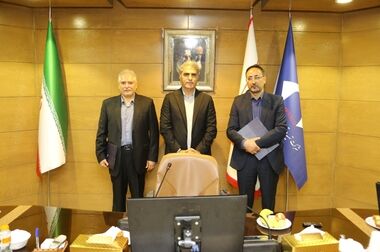 امام خمینی با بینش ژرف مسیر عزت ایران را ترسیم کردند
