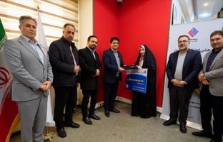 اهدای جایزه مرحله نخست قرعه‌کشی جشنواره «بیست و دو» بیمه ملت