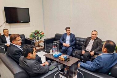 بازدید مدیر شعب استان خراسان رضوی از نمایشگاه تخصصی بورس، بانک و بیمه