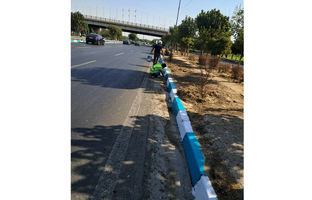 رنگ‌آمیزی ۱۰ هزار متر از جداول بزرگراه شهید کاظمی در منطقه ۱۹