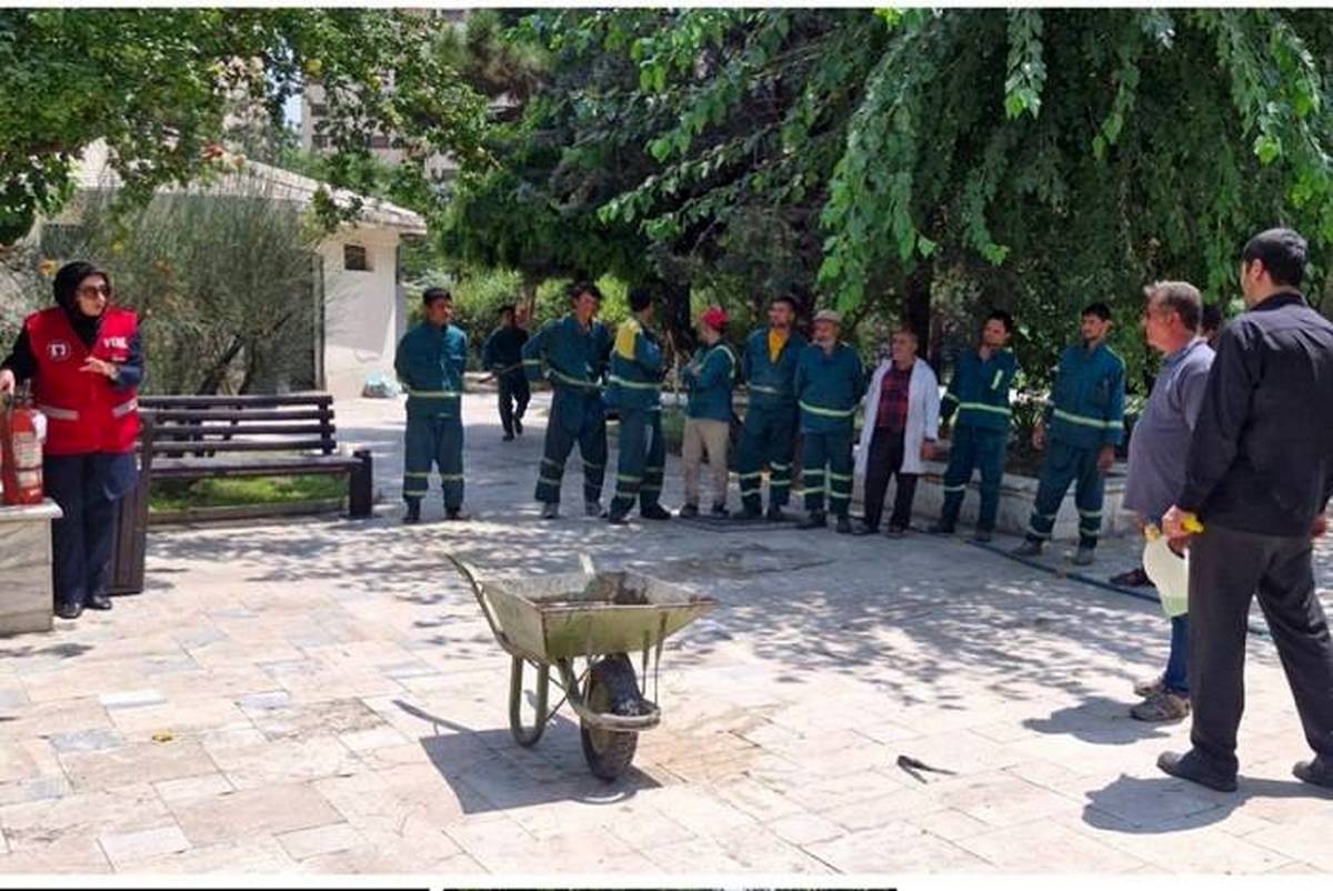 کارگران فضای سبز منطقه ۲ با شیوه‌های اطفا حریق آشنا شدند