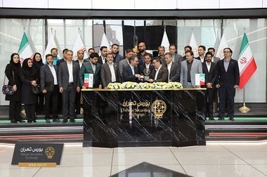 نواخته شدن زنگ آغاز معاملات بورس تهران به مناسبت سی‌امین سال عرضه سهام پارس دارو