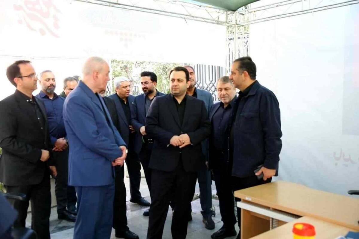 حضور مدیرعامل و جمعی از مدیران بانک ملی ایران در آیین وداع با رهبر شهید انقلاب در مصلای تهران و بازدید از موکب‌های خدمت‌رسانی به زائرین