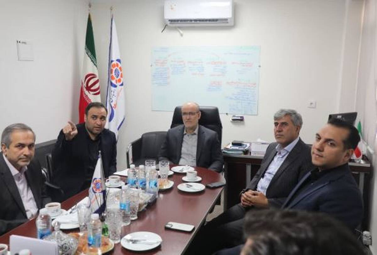 بازدید سرزده مدیر موسسه اعتباری ملل از مدیریت امور روابط عمومی / تأکید بر مشتری‌مداری، افزایش سرمایه و شفافیت