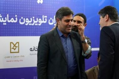 بازدید مدیرکل امور دادستانی و صیانت از مشتریان بانک مرکزی از شعبه قم بانک صنعت و معدن