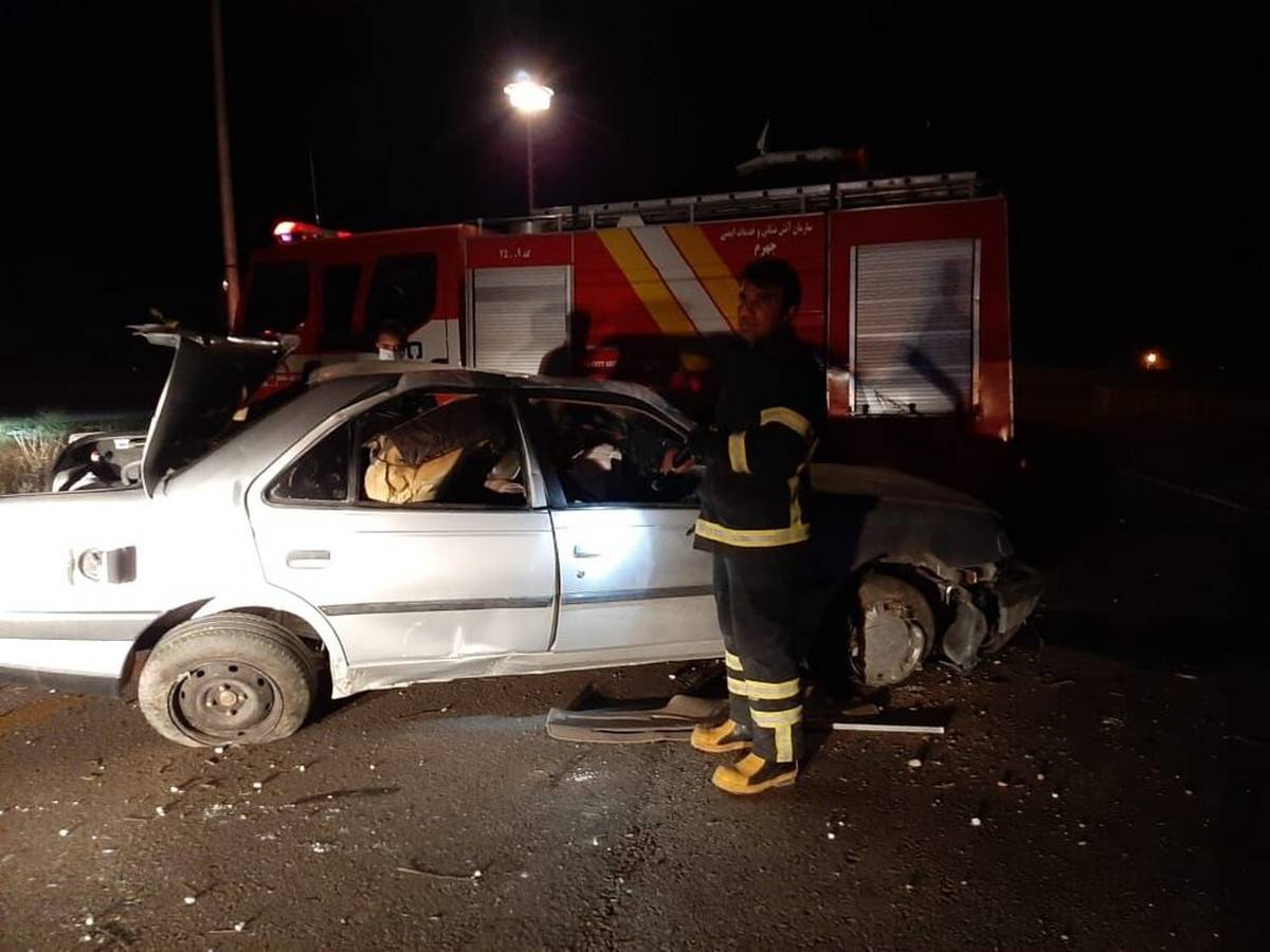 برخورد شدید پژو پارس با گاردریل؛ در بزرگراه همت یک کشته برجای گذاشت