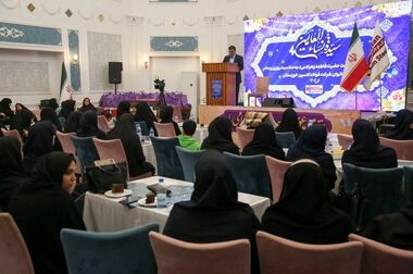 حضور دکتر راهب ریاست مرکز تحقیقات راه، مسکن و شهرسازی وزارت راه و شهرسازی در غرفه شرکت فولاد اکسین خوزستان در نمایشگاه ملی سازه و فولاد

