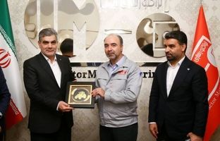 تجلیل گروه صنعتی تراکتورسازی ایران از مدیرعامل بانک قرض‌الحسنه مهر ایران