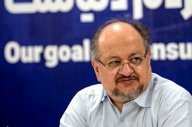 دریافت تندیس و لوح افتخار  شرکت برتر در پدافند غیرعامل منطقه پارس جنوبی 