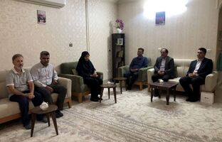عیادت مدیران بیمه دی از بیمه شدگان‌ و بررسی روند درمان آنها اقدامی قابل تحسین است 