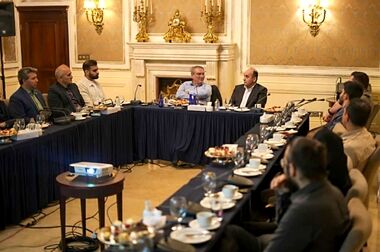 افزایش ظرفیت و تولید پایدار؛ محور نشست مشترک پتروشیمی‌های کارون، اروند و هلدینگ خلیج‌فارس