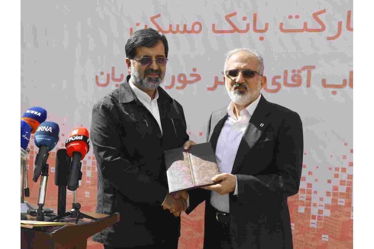 قدردانی استاندار قم از دکتر خورسندیان / اکبر بهنام جو: رتبه نخست استان قم در احداث مسکن، حاصل همراهی بی‌بدیل بانک مسکن است