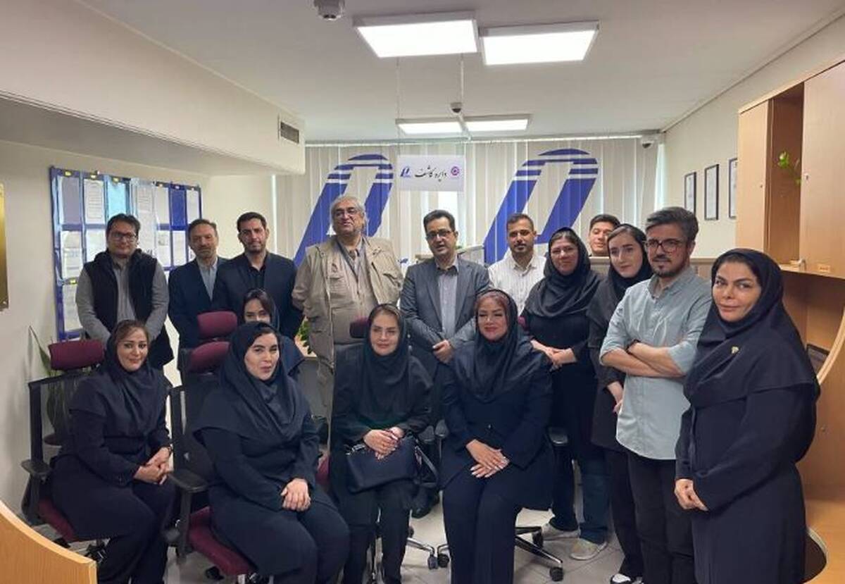 تقدیر مدیر امور روابط عمومی بانک ایران زمین از کارشناسان مرکز ارتباط با مشتریان
