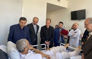 مدیرعامل بیمه آسیا از مجروحان و مصدومان جنگ عیادت و از خدمات کادر درمان قدردانی کرد