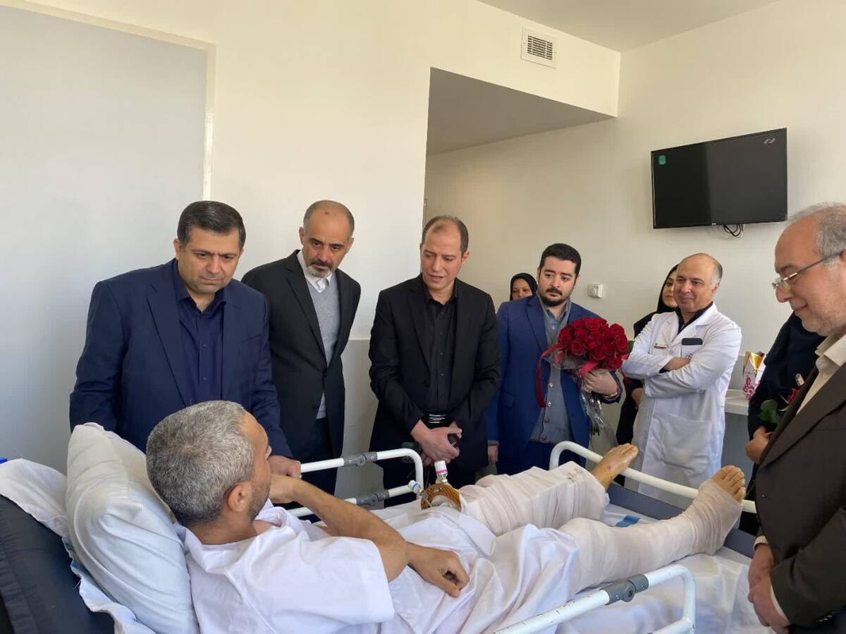 مدیرعامل بیمه آسیا از مجروحان و مصدومان جنگ عیادت و از خدمات کادر درمان قدردانی کرد