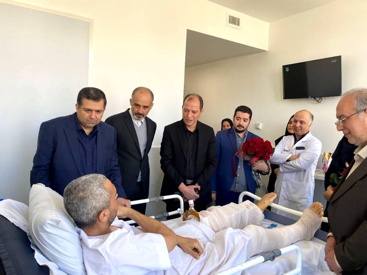 مدیرعامل بیمه آسیا از مجروحان و مصدومان جنگ عیادت و از خدمات کادر درمان قدردانی کرد