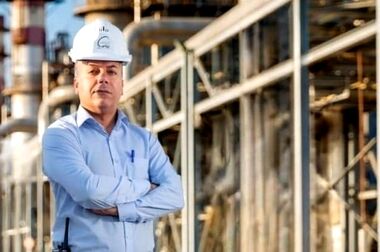 رضایتمندی خانواده ایثارگران از مهم‌ترین اهداف دولت و نظام است/ همکاری‌های هلدینگ خلیج فارس و بانک دی افزایش می‌یابد