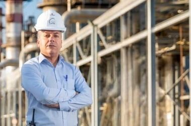 رضایتمندی خانواده ایثارگران از مهم‌ترین اهداف دولت و نظام است/ همکاری‌های هلدینگ خلیج فارس و بانک دی افزایش می‌یابد