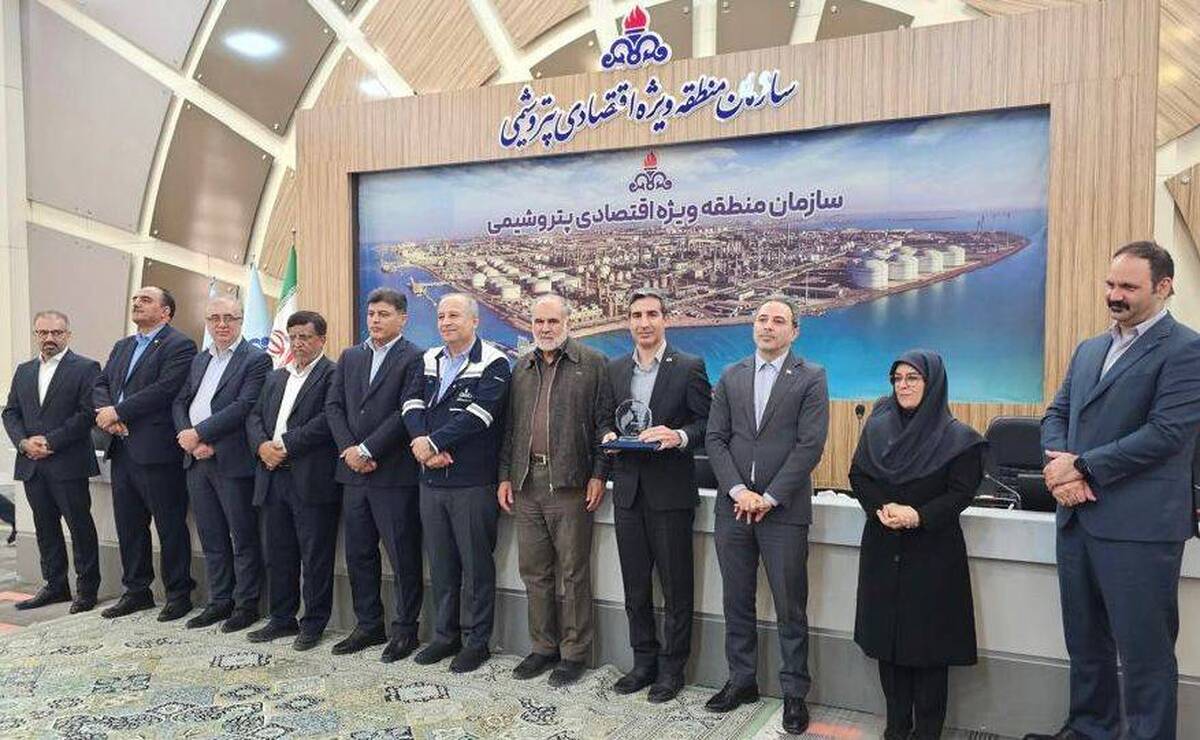 کسب تندیس بلورین دوازدهمین دوره جایزه تعالی صنعت پتروشیمی توسط شرکت پالایش گاز بیدبلند خلیج فارس