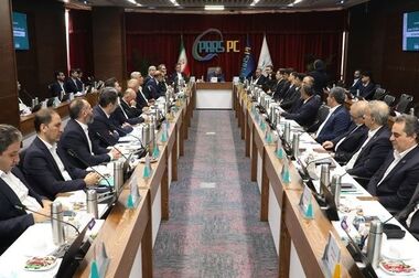 پتروشیمی پارس تندیس بلورین دوازدهمین جایزه تعالی صنعت پتروشیمی ایران را به خود اختصاص داد