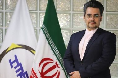 نقران به روی صحنه می رود