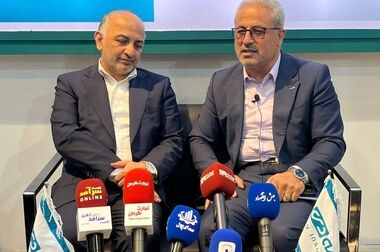 بازدید مدیر عامل بانک سینا از مرکز ارتباط با مشتریان و واحد‌های مستقر در ساختمان میر عماد 