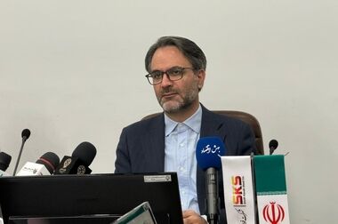 نواخته شدن زنگ آغاز معاملات بورس تهران به مناسبت سی‌امین سال عرضه سهام پارس دارو