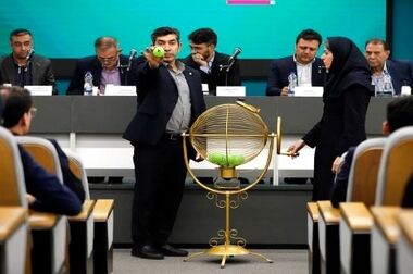 آگهی مزایده واگذاری سهام شرکت کارگزاری بانک کارآفرین
