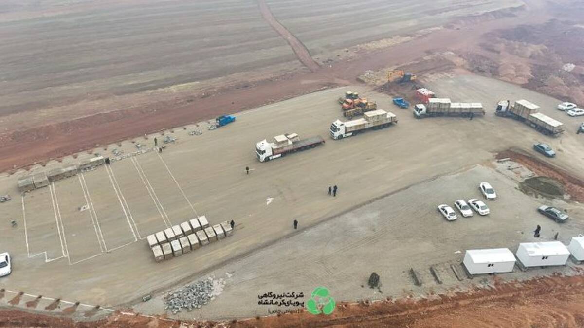 ورود ۱۱ هزار پنل‌ خورشیدی به کارگاه نیروگاه پویای کرمانشاه / هلدینگ «ومعادن» در مسیر توسعه انرژی پاک
