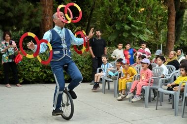 نصب سردر جدید  بازارچه زیرگذر میدان تجریش، با معماری سنتی