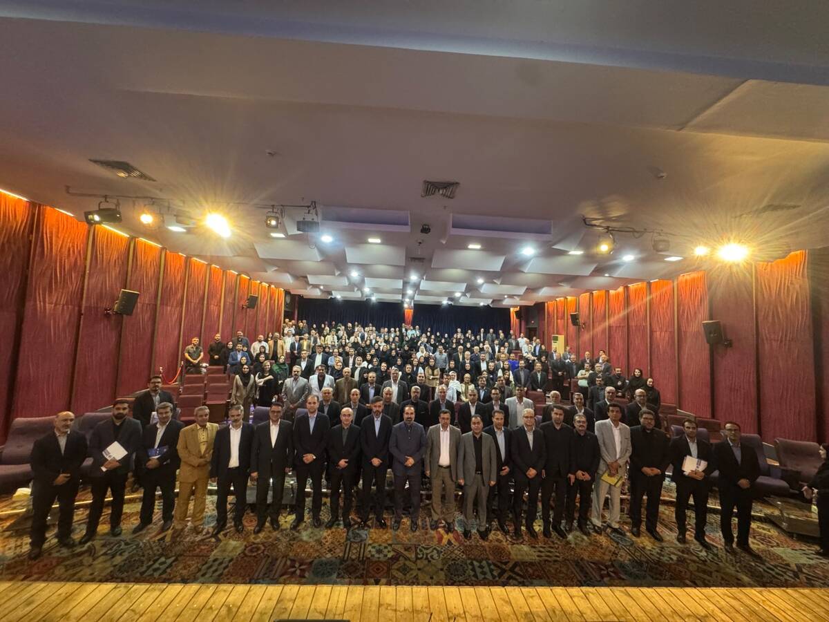  گردهمایی شبکه فروش استان تهران با حضور مدیرعامل بیمه دانا برگزار شد