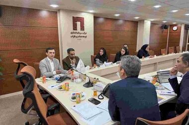 قدردانی استاندار یزد از نقش چادرملو در توسعه انرژی خورشیدی استان 