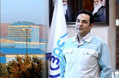 نگین فیروزه‌ای ورق خودرو با حلقه سبز جنگلی احاطه می شود